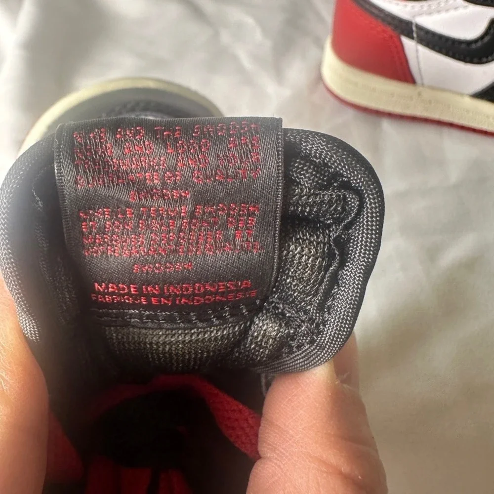 Air Jordan Retro 1 High OG Black Toe‎ Toddler Size 3 White Varsity Red FD1413106